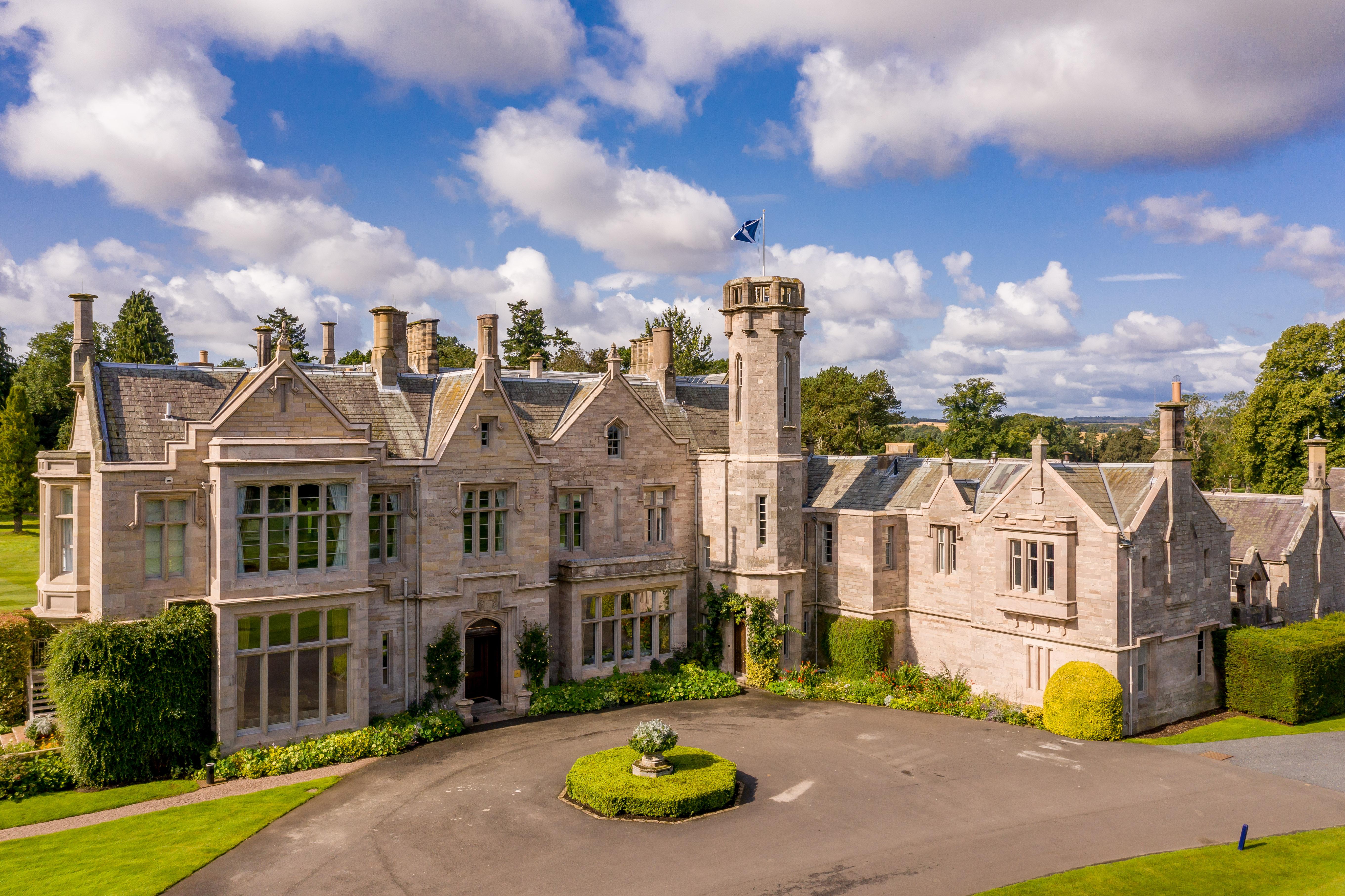 Schloss Roxburghe, Part Of Destination By Hyatt Luaran gambar The main entrance to the school