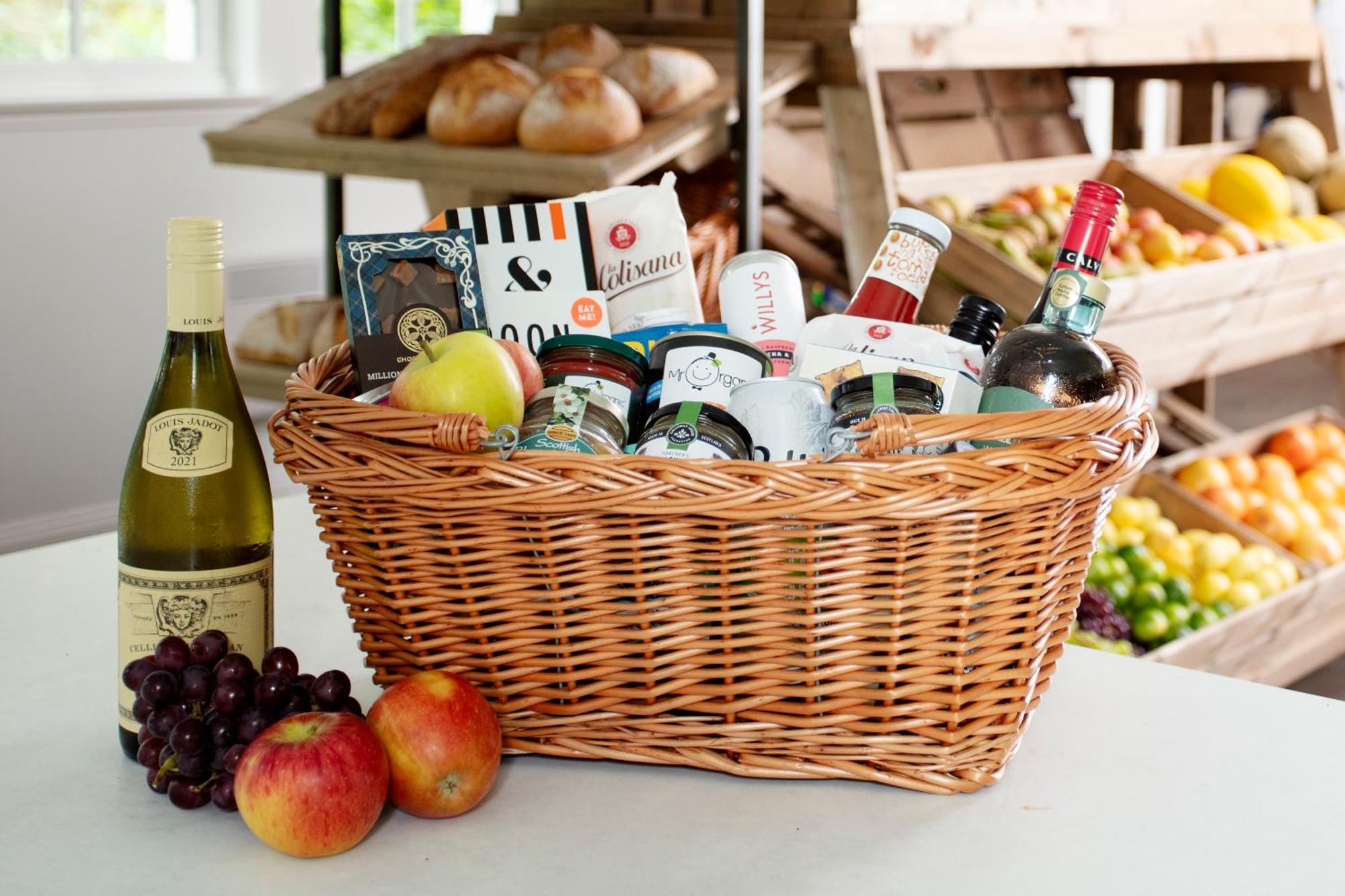 Schloss Roxburghe, Part Of Destination By Hyatt Luaran gambar A picnic basket