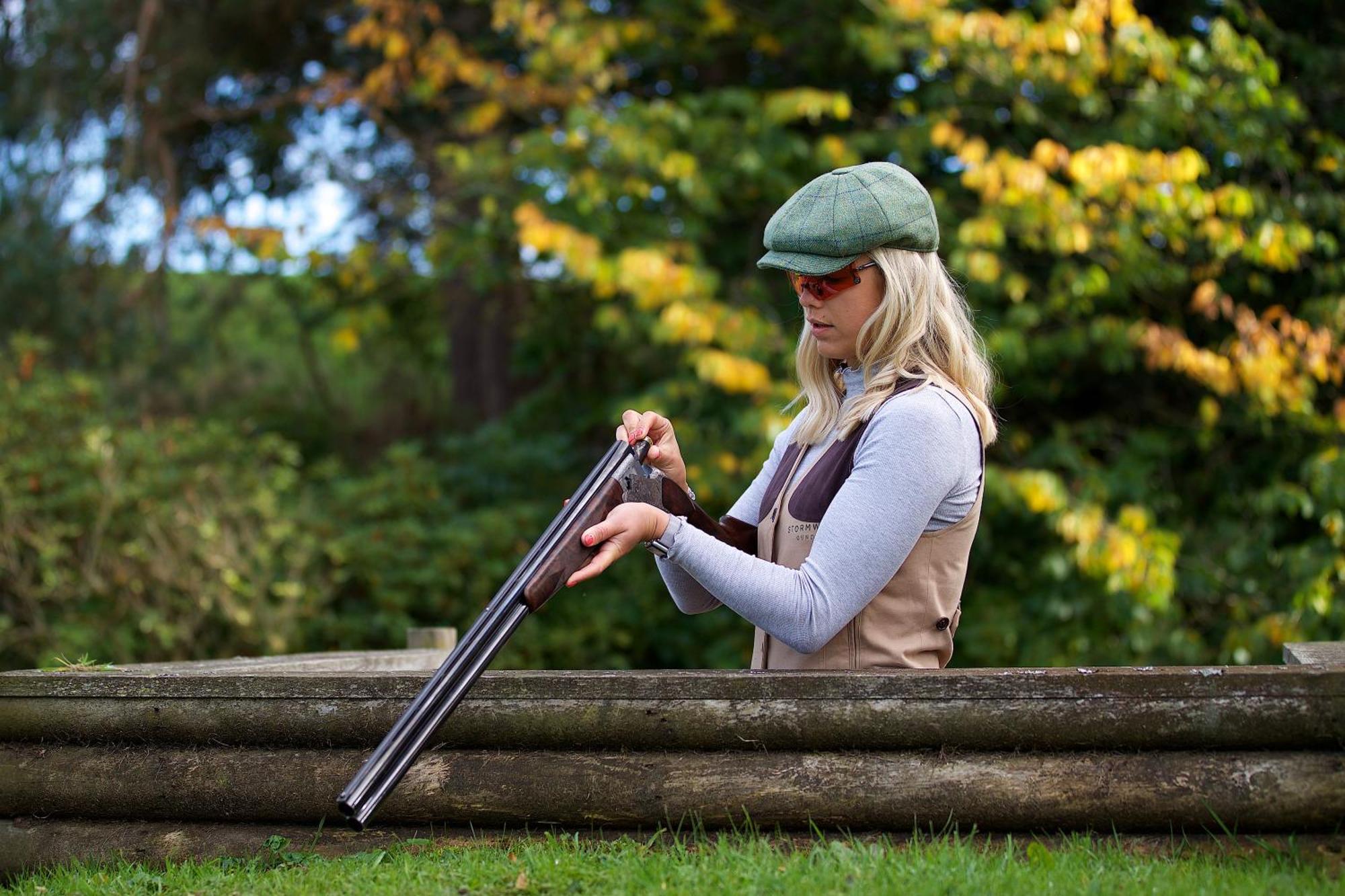 Schloss Roxburghe, Part Of Destination By Hyatt Luaran gambar A woman wearing a shooting vest