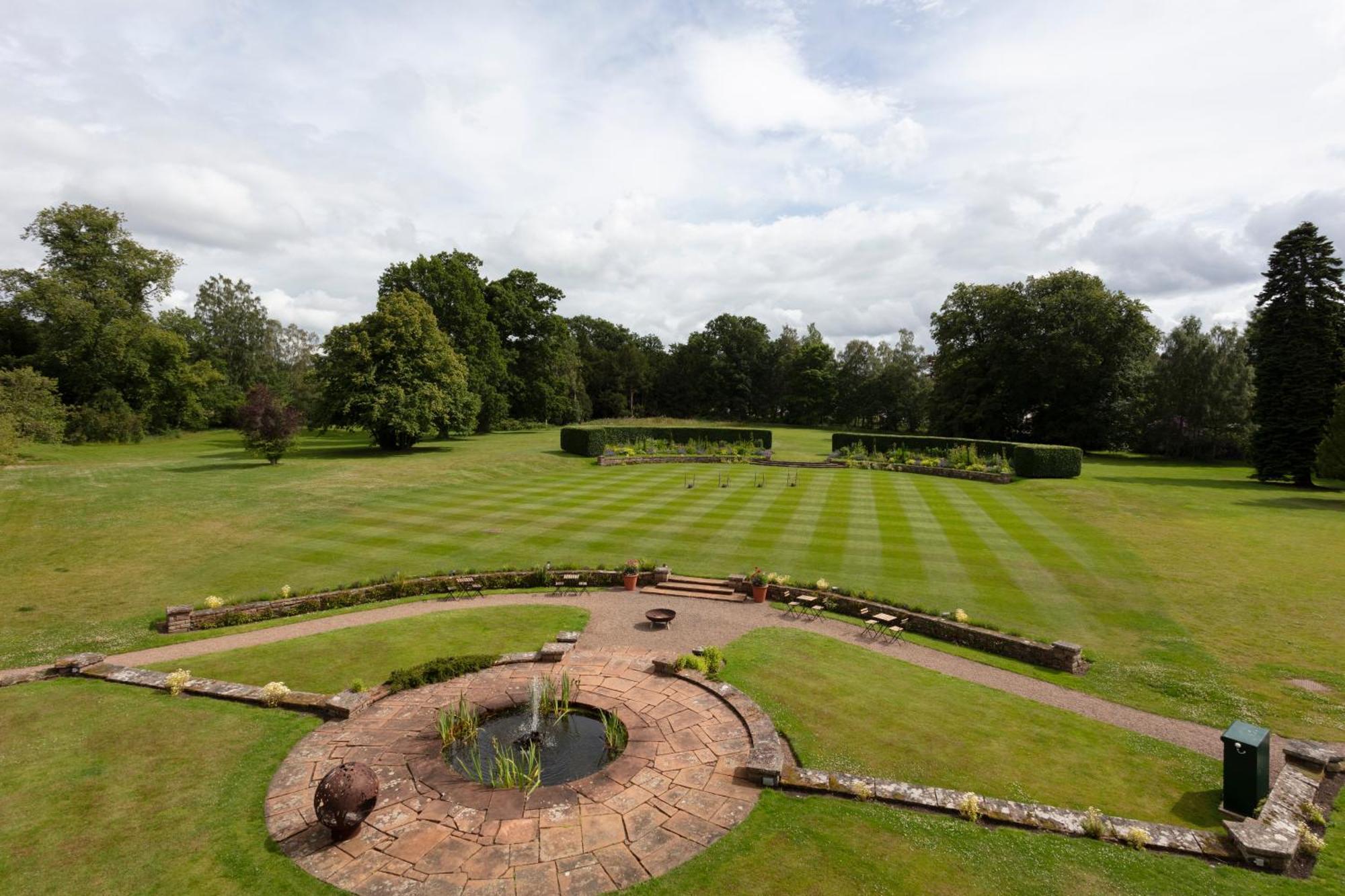 Schloss Roxburghe, Part Of Destination By Hyatt Luaran gambar The gardens at the centre