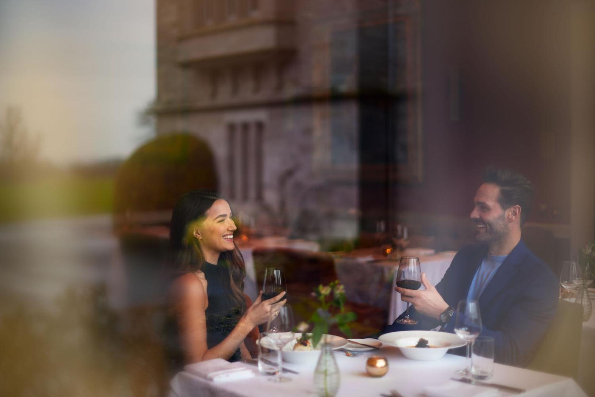 Schloss Roxburghe, Part Of Destination By Hyatt Luaran gambar A couple dining at a restaurant