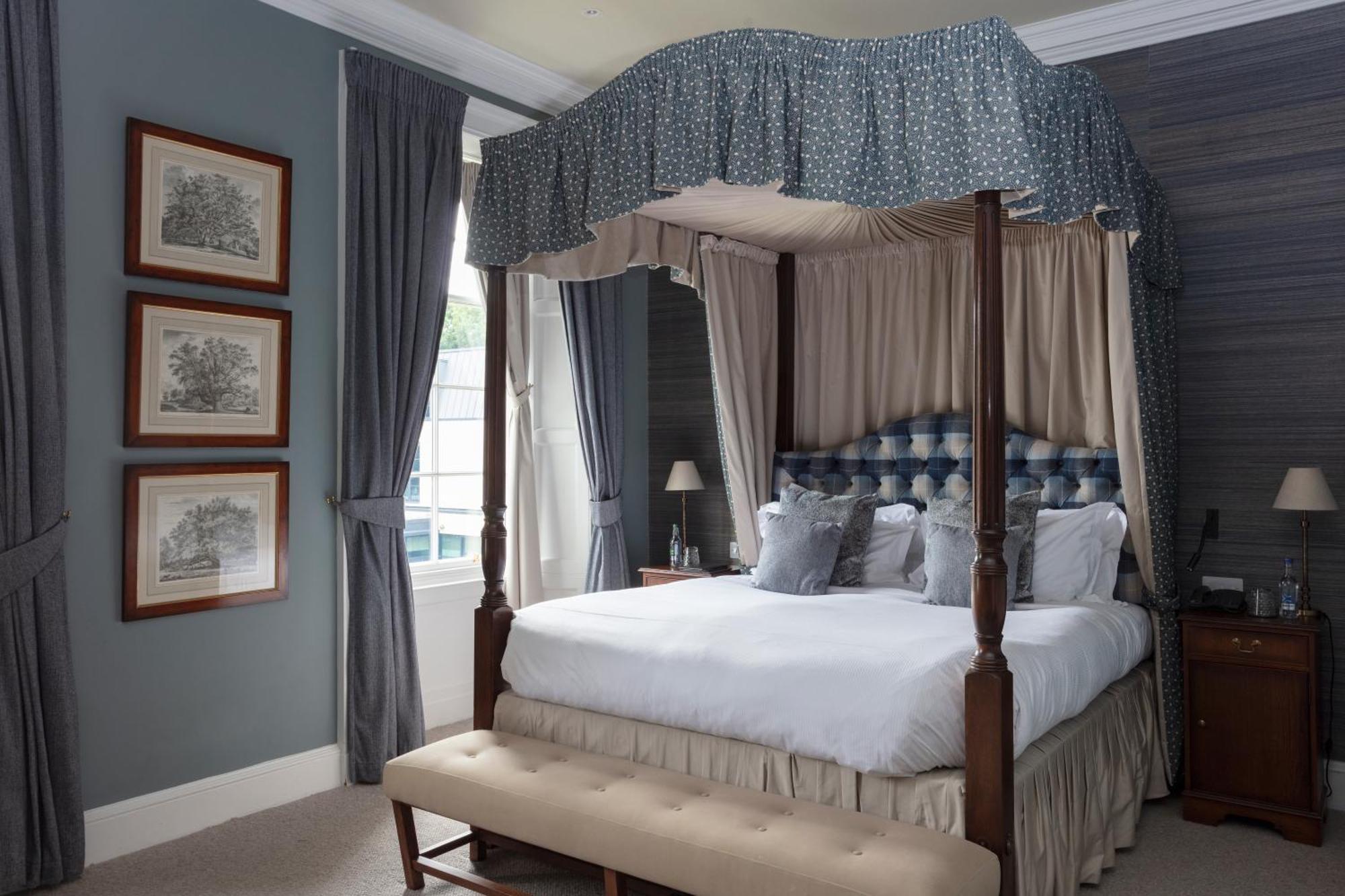 Schloss Roxburghe, Part Of Destination By Hyatt Luaran gambar A bedroom at the hotel