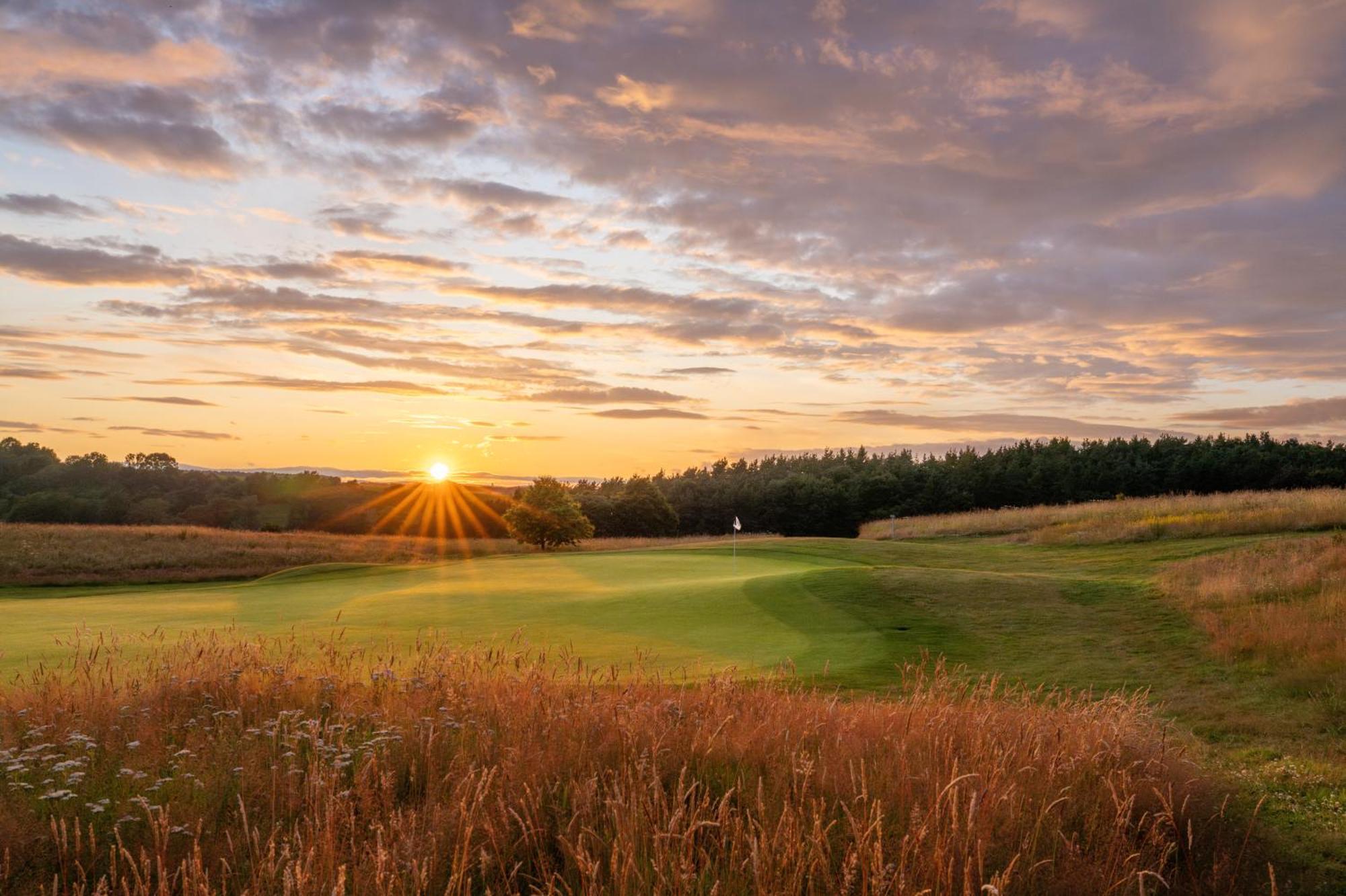 Schloss Roxburghe, Part Of Destination By Hyatt Luaran gambar Sunset over the fields of the town