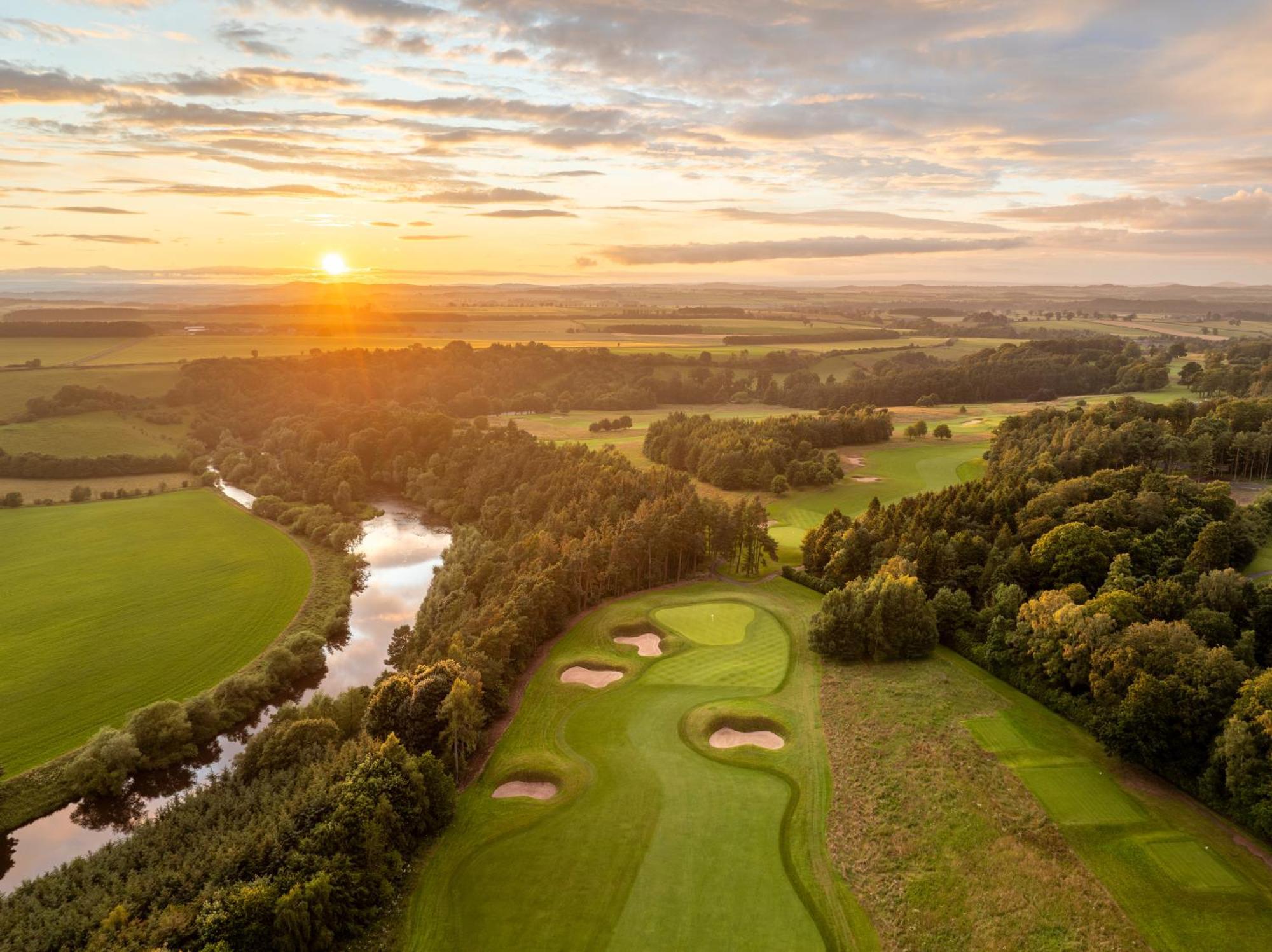 Schloss Roxburghe, Part Of Destination By Hyatt Luaran gambar The 18th hole at the Old Golf Course
