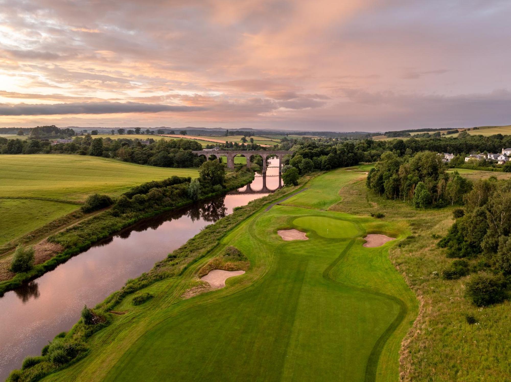 Schloss Roxburghe, Part Of Destination By Hyatt Luaran gambar The 17th hole at the Old Head Golf Links