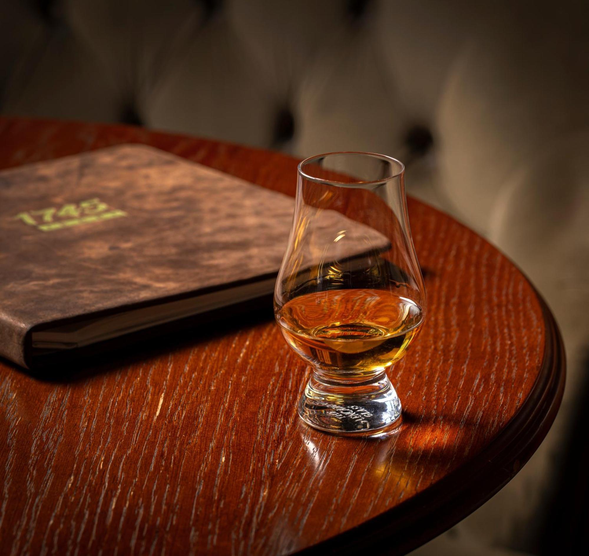 Schloss Roxburghe, Part Of Destination By Hyatt Luaran gambar A dram of single malt Scotch whisky